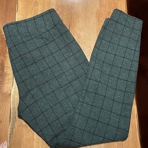 Women’s cozy business pants. Size Medium. RW & CO.